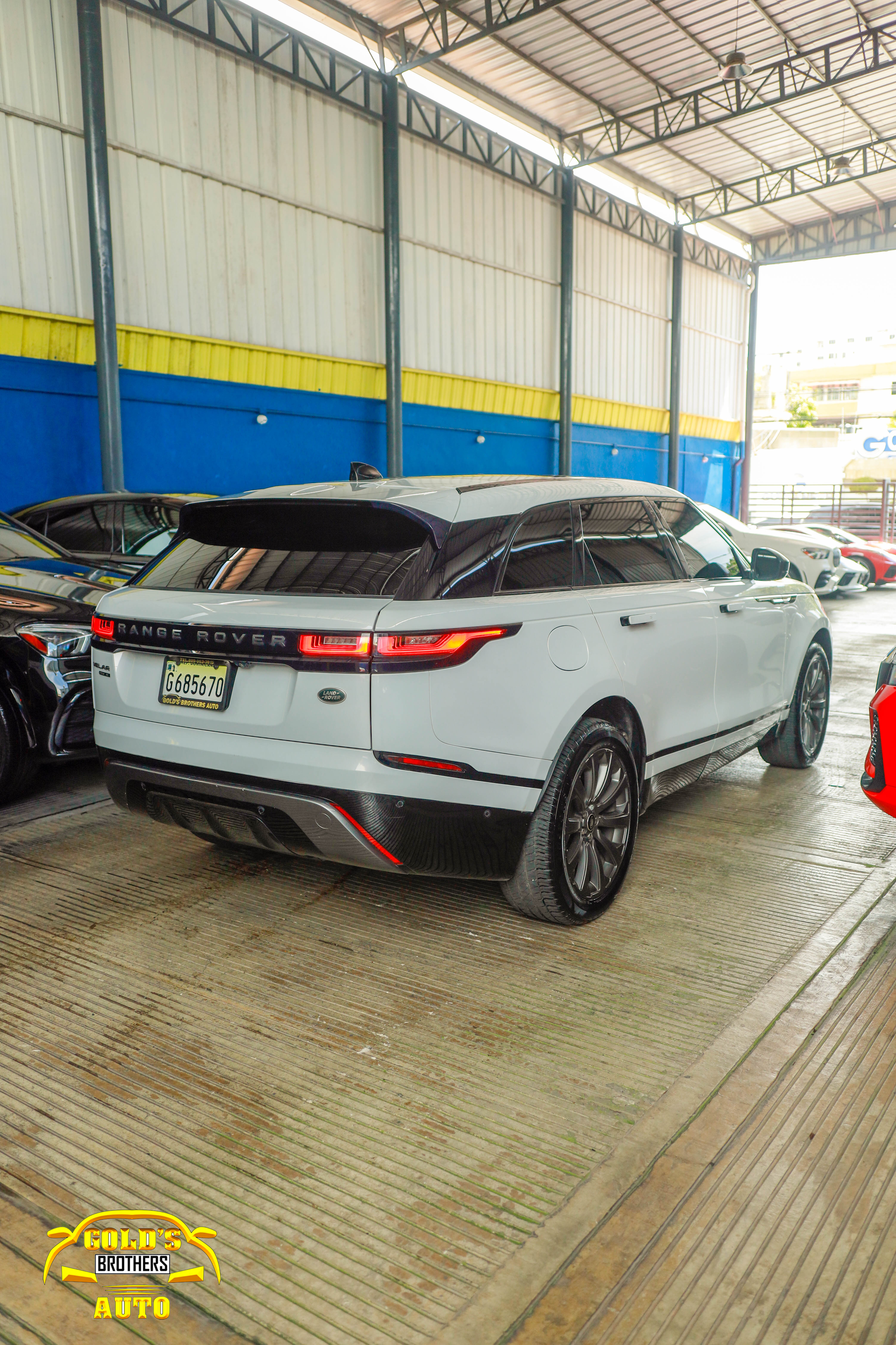 jeepetas y camionetas - Land Rover Range Rover Velar R-Dynamic 2018 Clean 4