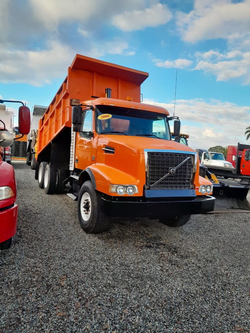 camiones y vehiculos pesados - VOLVO VHD VOLTEO año 2008 6