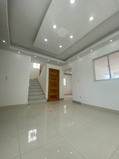 casas - Casa de 2 Niveles y Terraza en Aut. San Isidro, Prado, Santo Domingo Este 5