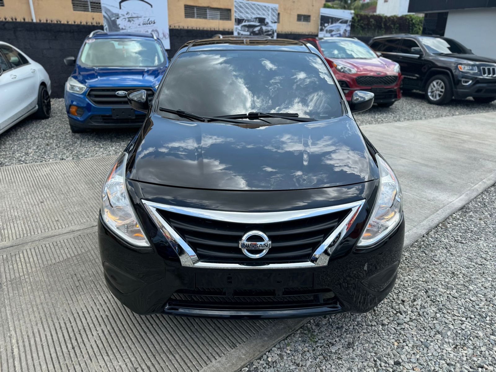 carros - Nissan Versa SV 2017 1