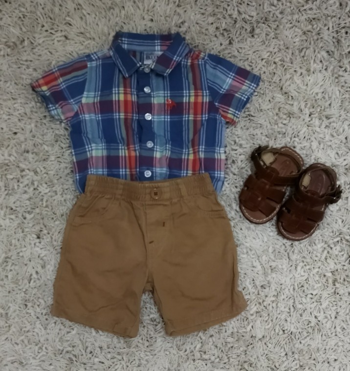 ropa y zapatos - Camisa $300
Pantalón corto $ 200
Sandalia $ 300 1