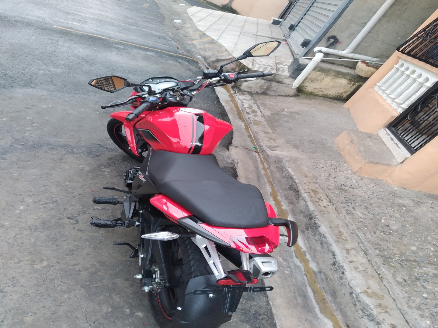 motores y pasolas - Oportunidad!!? Motocicletas 200 Sport Loncin Cr1s modelo 2023  3