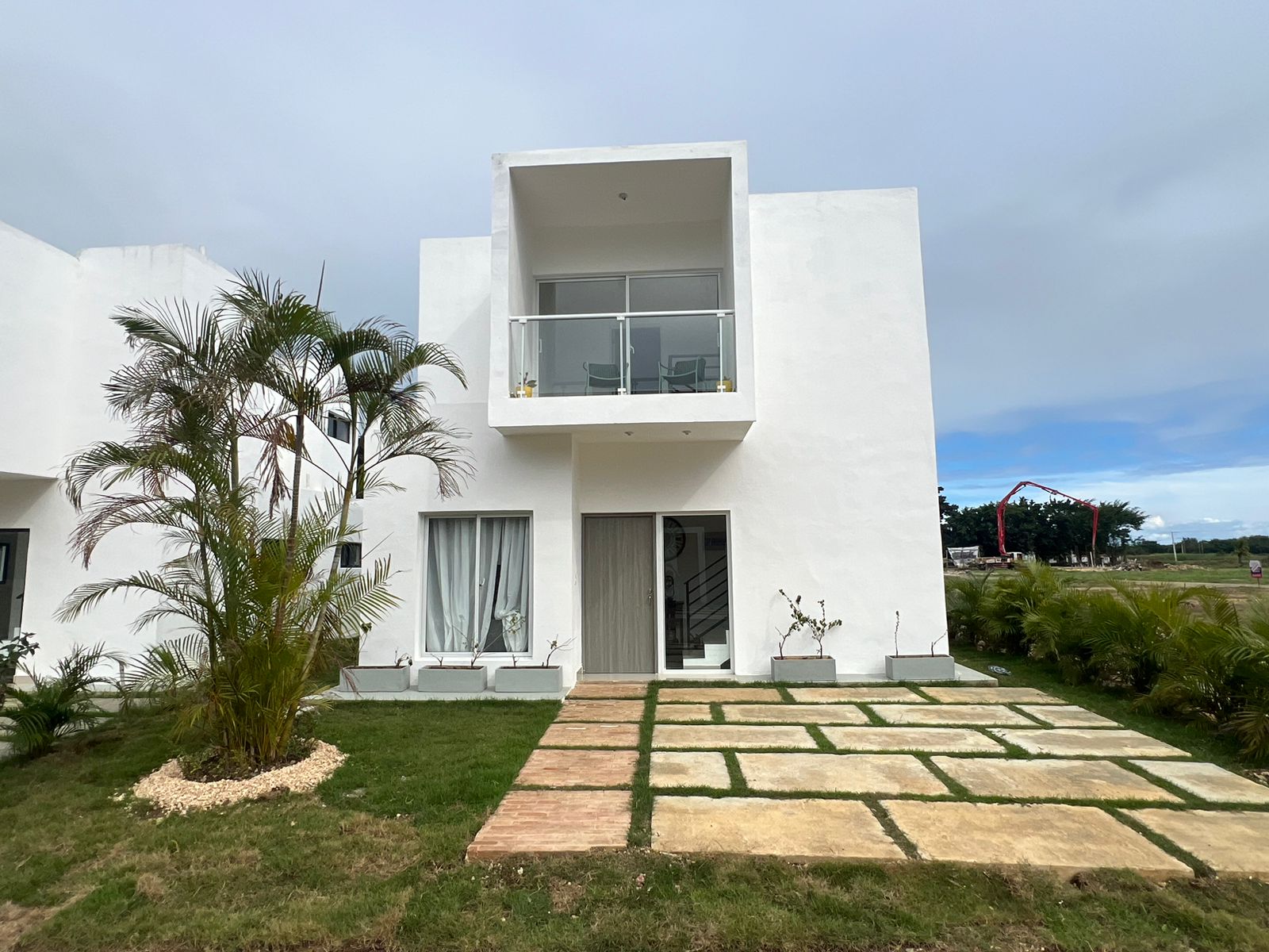 casas vacacionales y villas - PROYECTO DE  VILLA o APTO EN BOCA CHICA, a 7 min p 1