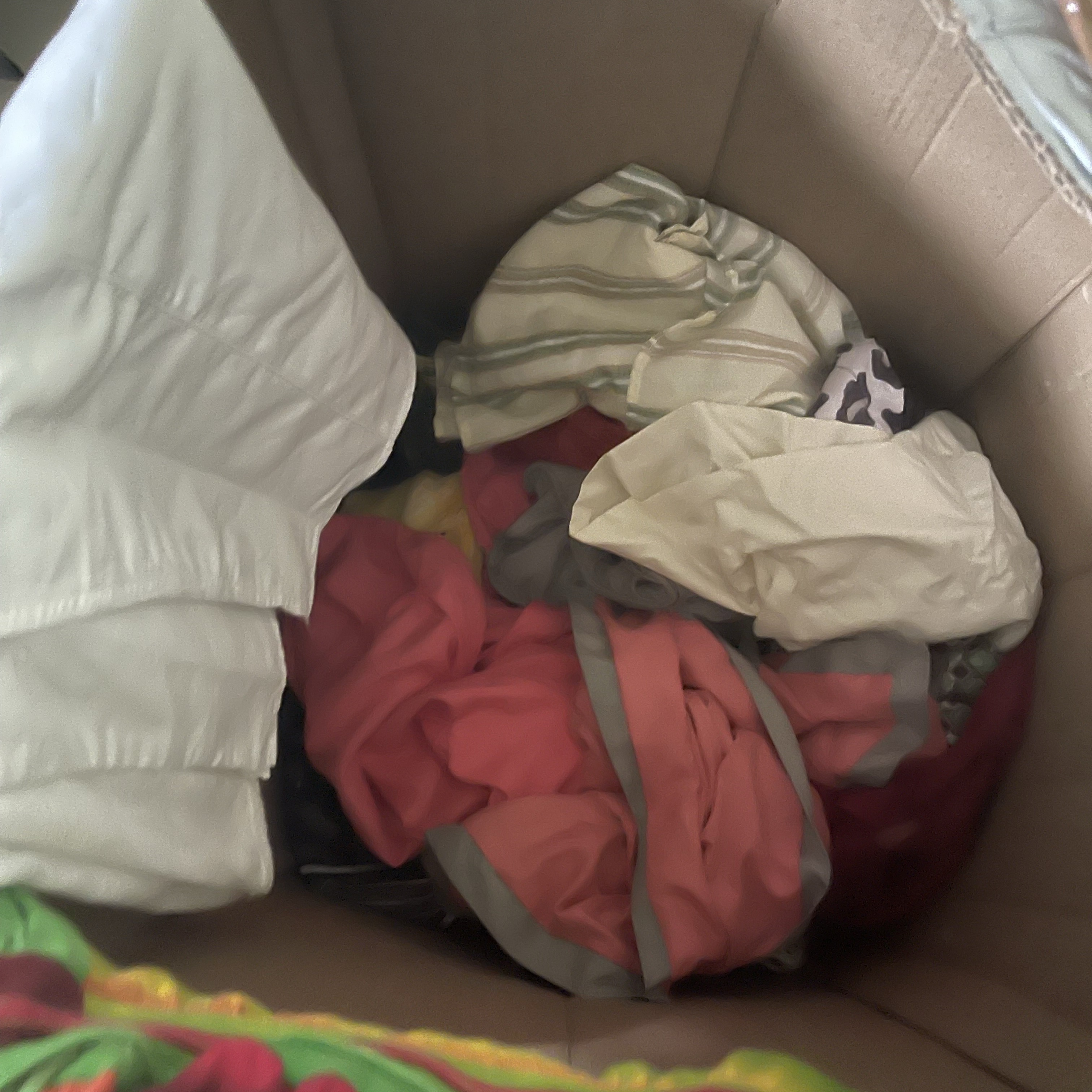 ropa y zapatos - mello llego esa caja de ropa de niña y hay de mujeres 