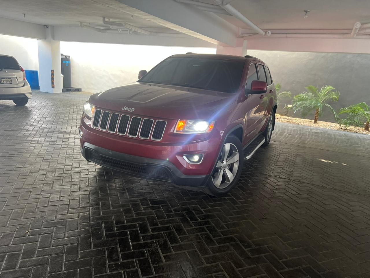 jeepetas y camionetas - Jeep Gran cherokee Laredo 2014  nitida 1