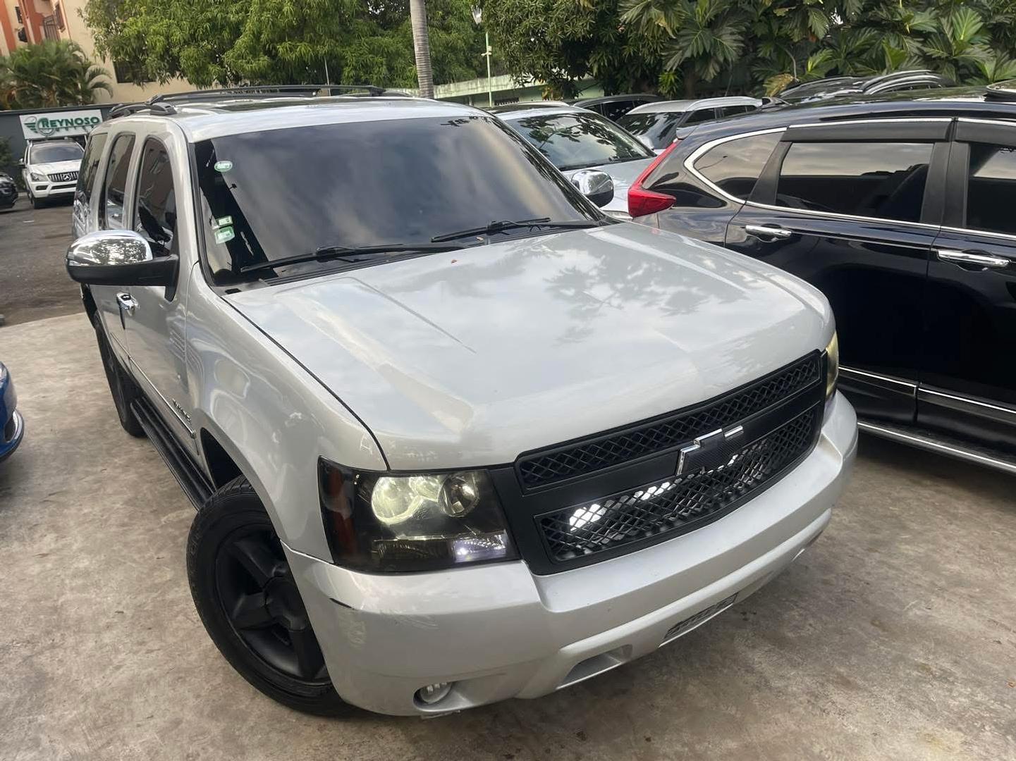 jeepetas y camionetas - CHEVROLET TAHOE LTZ 2010 Negociable 2