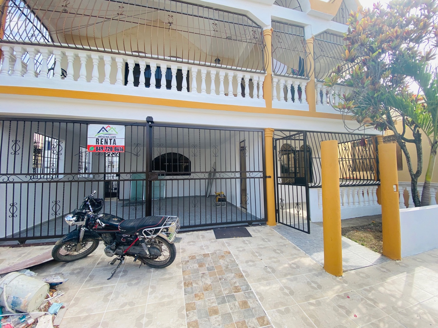 casas - CASA EN RENTA EN SANTIAGO DE LOS CABALLEROS POR LOS REYES  0