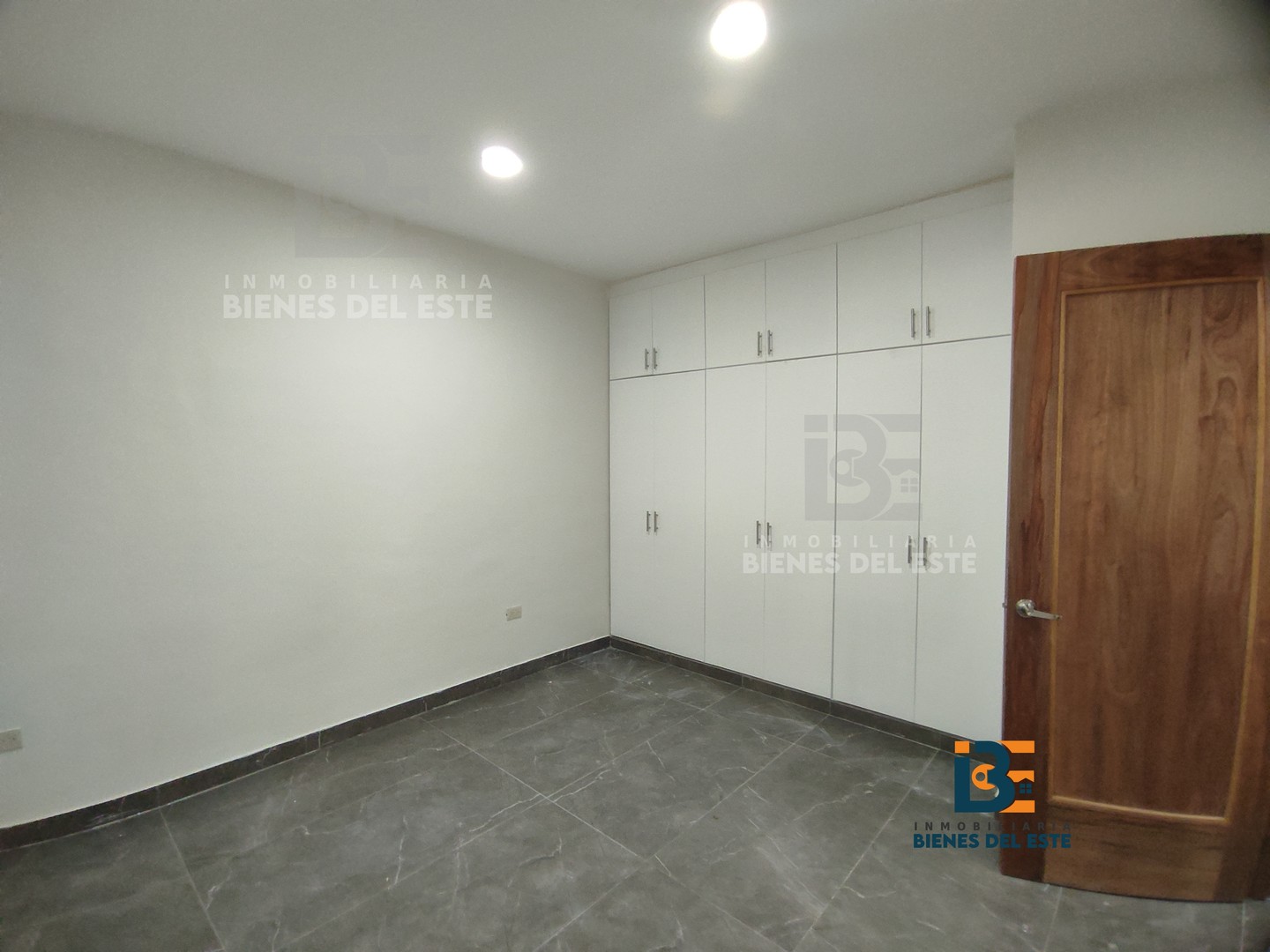 casas - En Venta Casa con Terminación de Alta Calidad Muy Espaciosa y Moderna 3