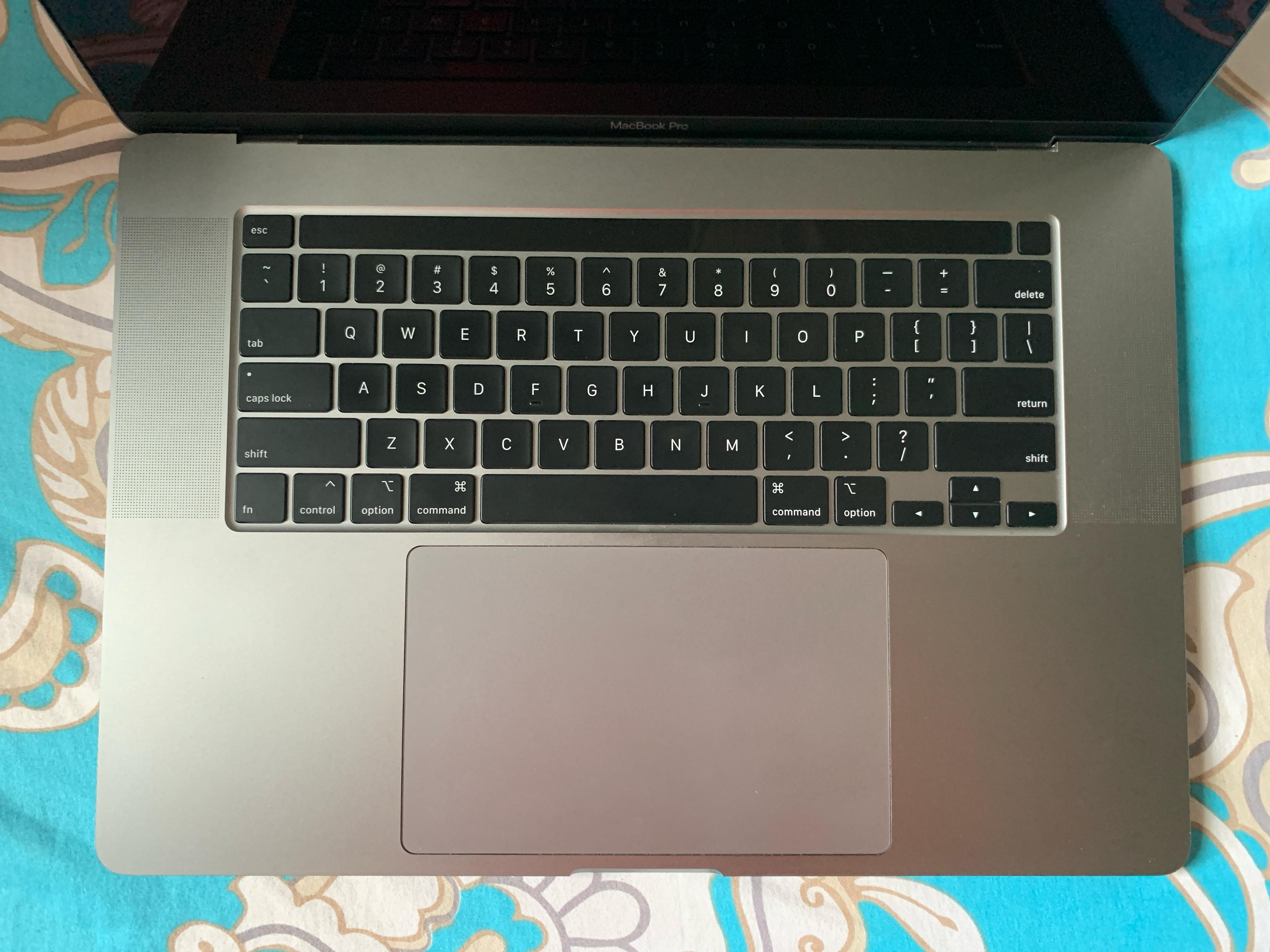 computadoras y laptops - MacBook Pro 2019 16"/i7/16GBRAM/512GB SSD 3