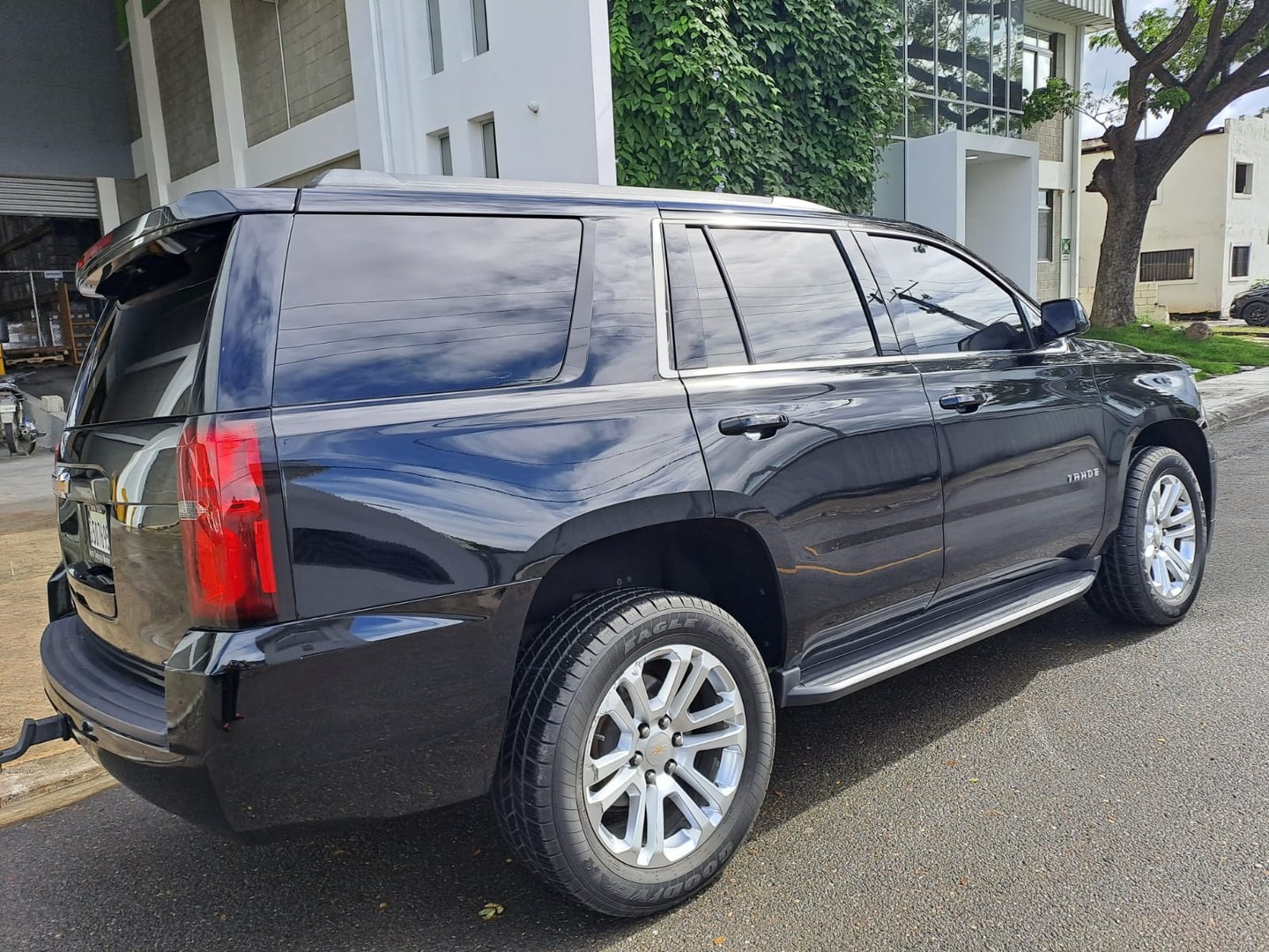 jeepetas y camionetas - Chevrolet Tahoe  Negra 2020 $30,000.00 USD