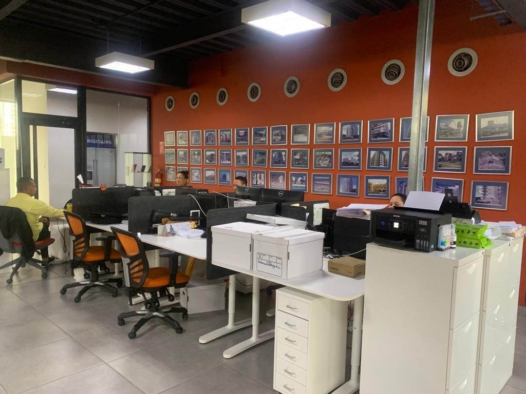 oficinas y locales comerciales - Excelente oportunidad de local en alquiler, 3er nivel, ascensor, cocina equipada 3