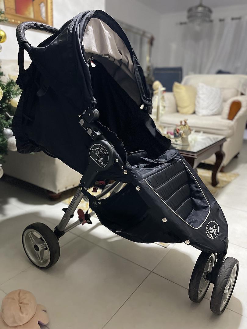 coches y sillas -  coche de bebé marca baby jogger en Excelente estado como nuevo 
