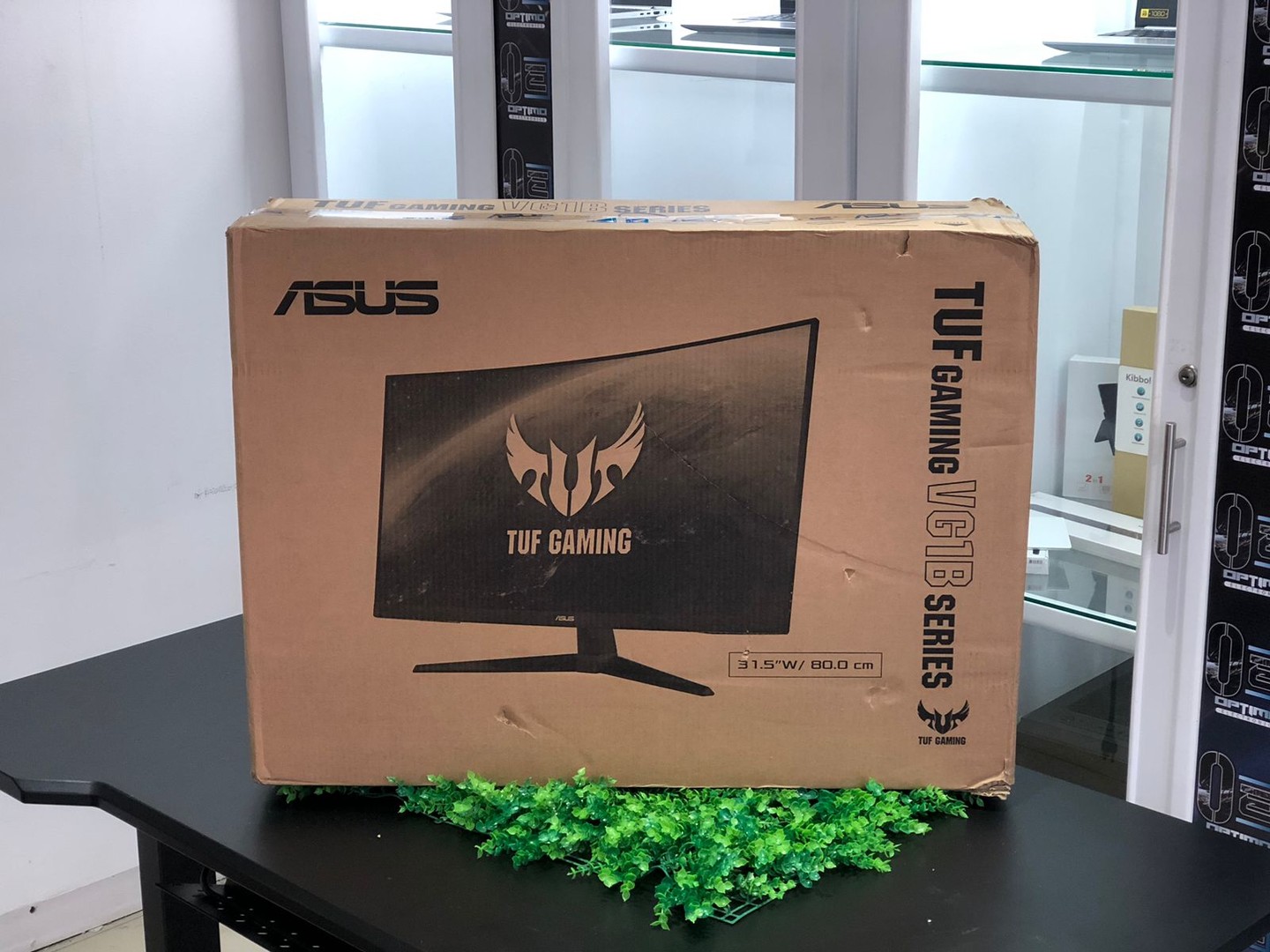 computadoras y laptops - Monitor Curvo Asus Tuf Gaming VG1B Series 32 Pulgadas, 165Hz, 1Ms, 2K WQHD 1