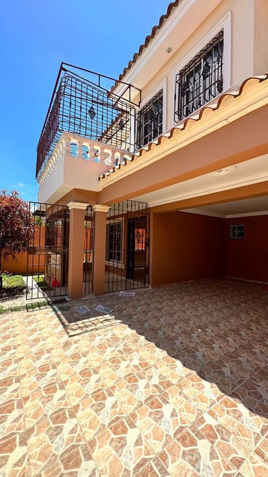 casas - Casa en venta en la Zona Oriental.