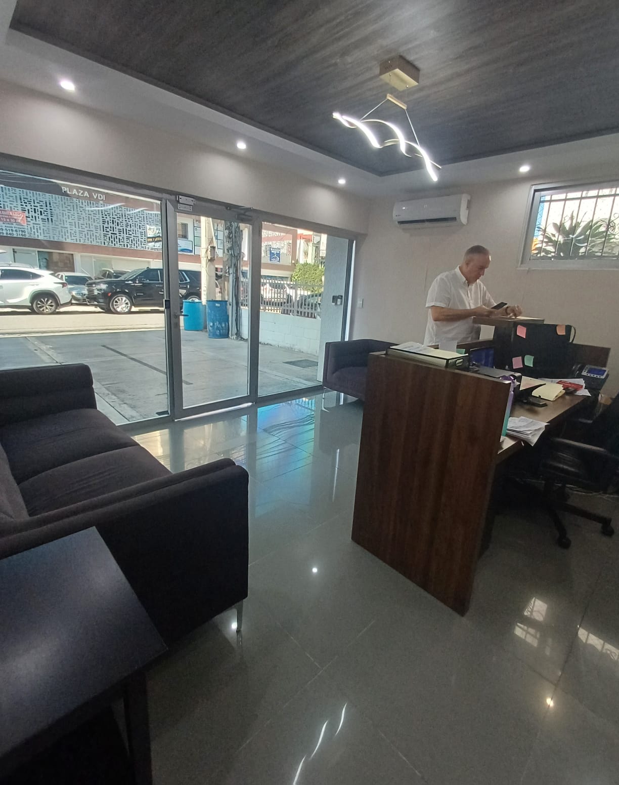 oficinas y locales comerciales - Alquilo local comercial Mirador Sur