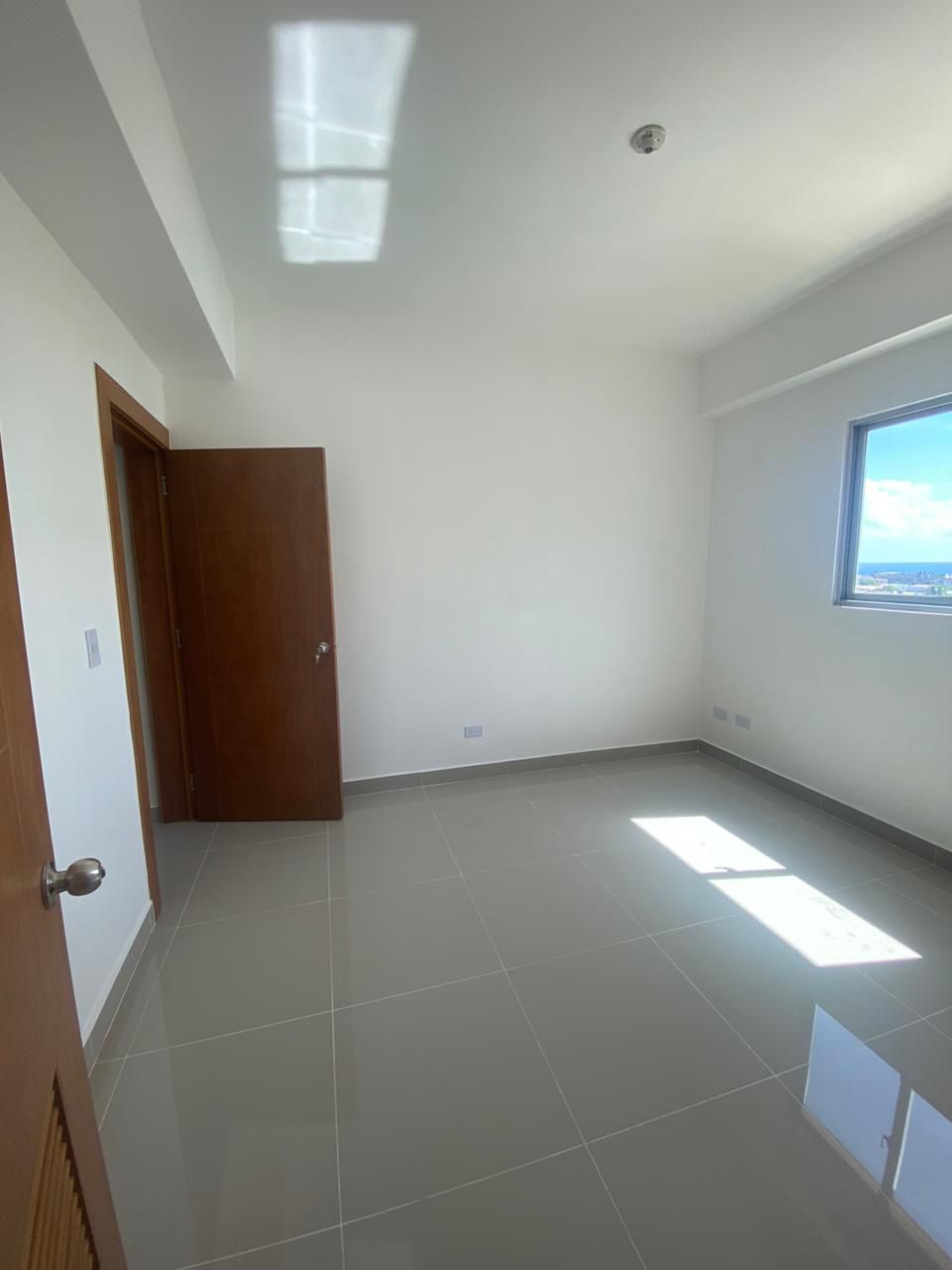 apartamentos - Vendo independencia cacique piso 5 dos hab 2.5 bañ 4