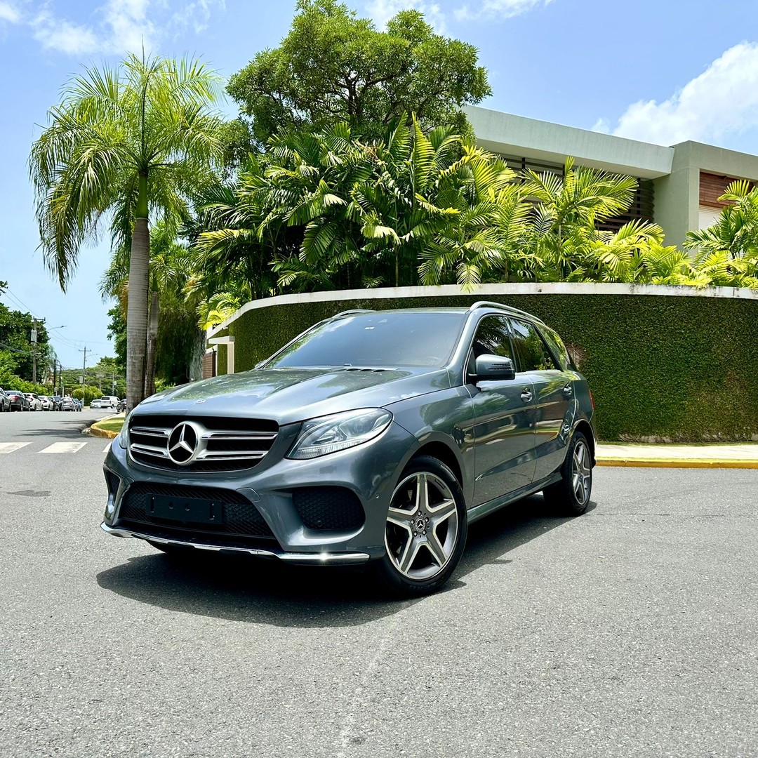 jeepetas y camionetas - Mercedes Benz GLE300 4matic 2019 1