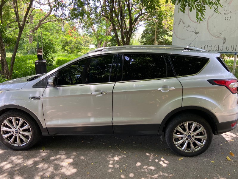 jeepetas y camionetas - Ford escape 2017 titanium 4