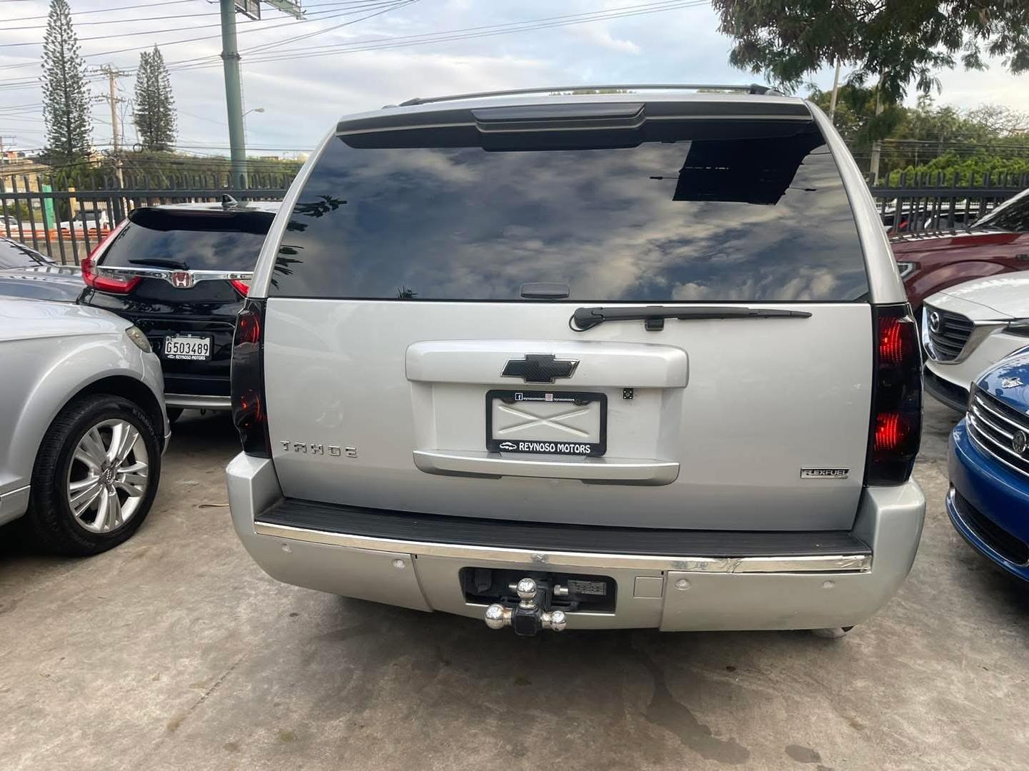 jeepetas y camionetas - CHEVROLET TAHOE LTZ 2010 Negociable 5