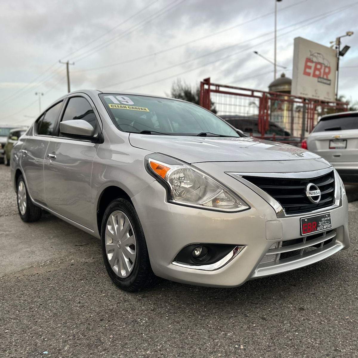 carros - Nissan versa SV 2019