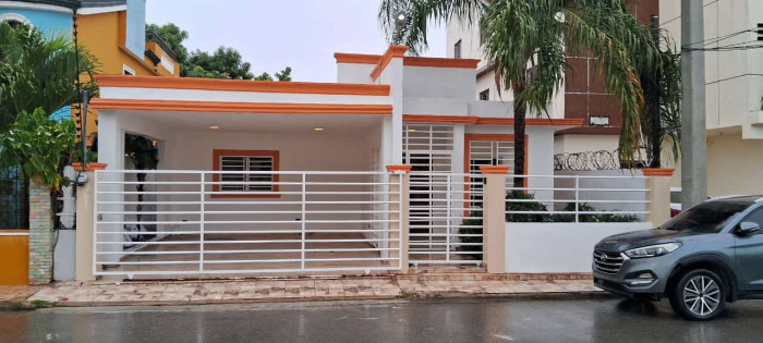 casas - Hermosa Casa en La Romana de Oportunidad en Venta.