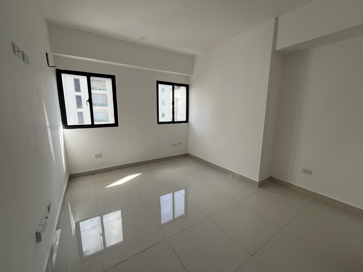apartamentos - Evaristo Morales 3 habitaciones 3.5 banos 2 parqueos balcon 5