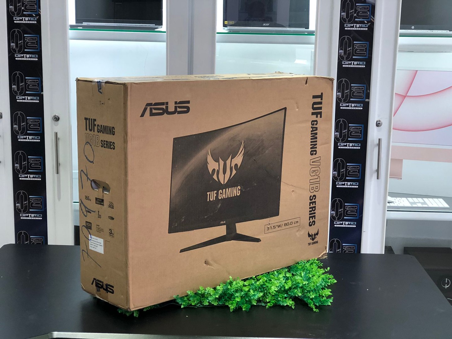 computadoras y laptops - Monitor Curvo Asus Tuf Gaming VG1B Series 32 Pulgadas, 165Hz, 1Ms, 2K WQHD 2