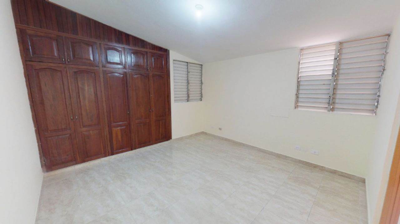 casas - Propiedad céntrica y comercial  6