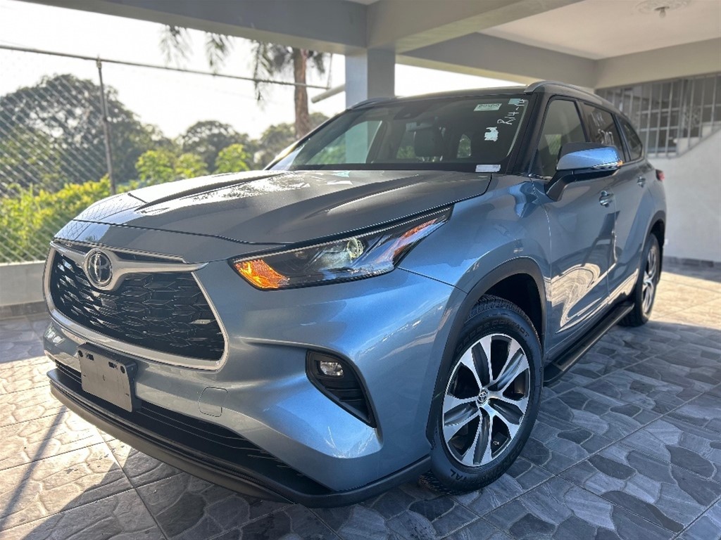 jeepetas y camionetas - 2022 Toyota Highlander XLE 4X4 