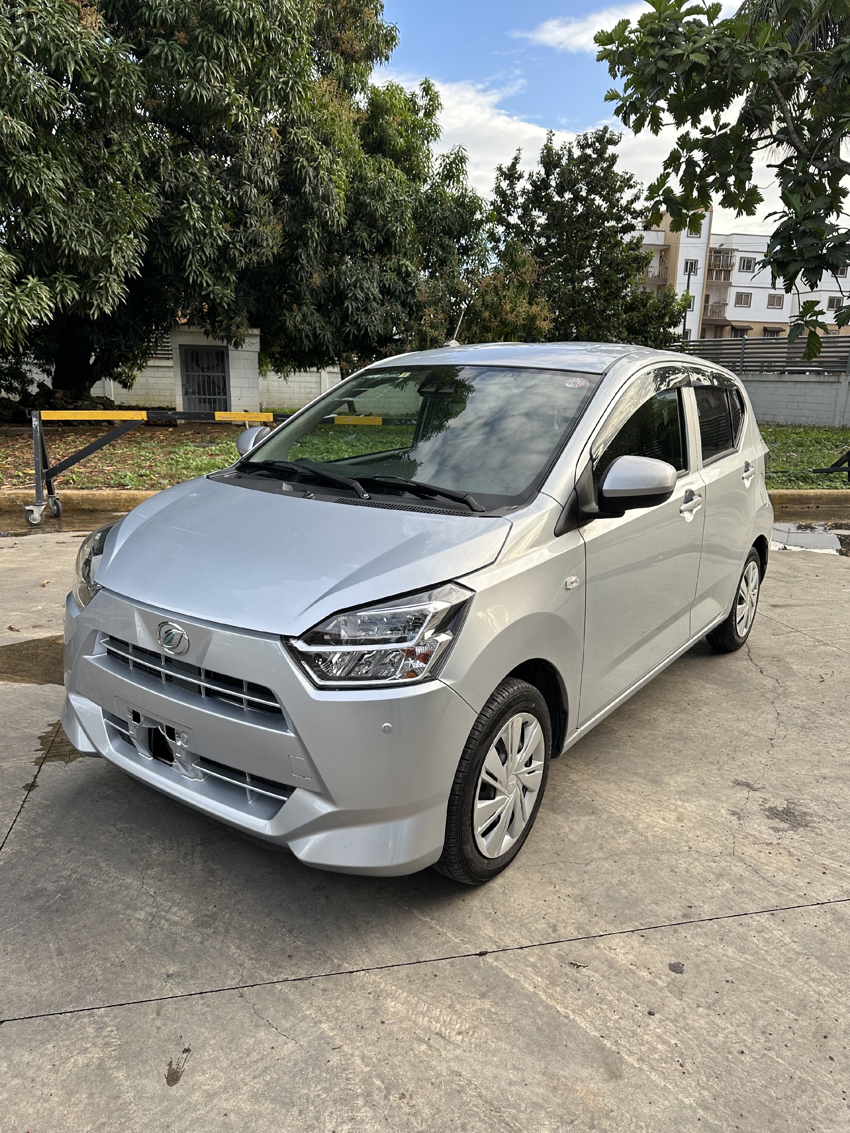 carros - DAIHATSU MIRA GRIS 2020 1