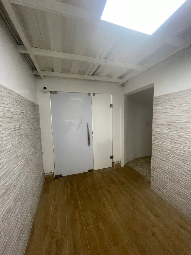 casas - Casa/ Edificio uso Comercial en venta en Evaristo Morales 1