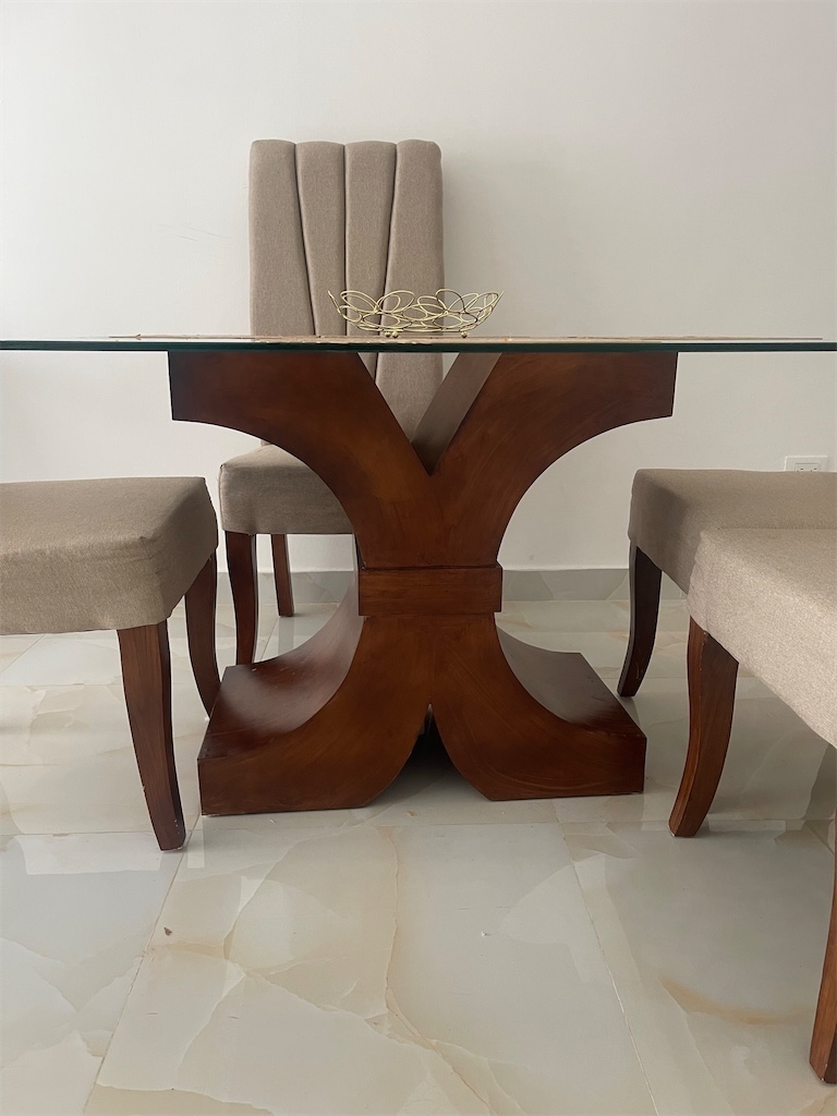 muebles y colchones - Comedor 4 sillas mesa base doble C en madera y sillas en tela yute Como Nuevo 2