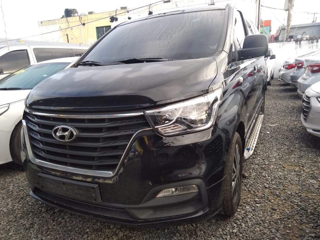 jeepetas y camionetas - HYUNDAI GRAND STAREX 2020 NEGRA 1