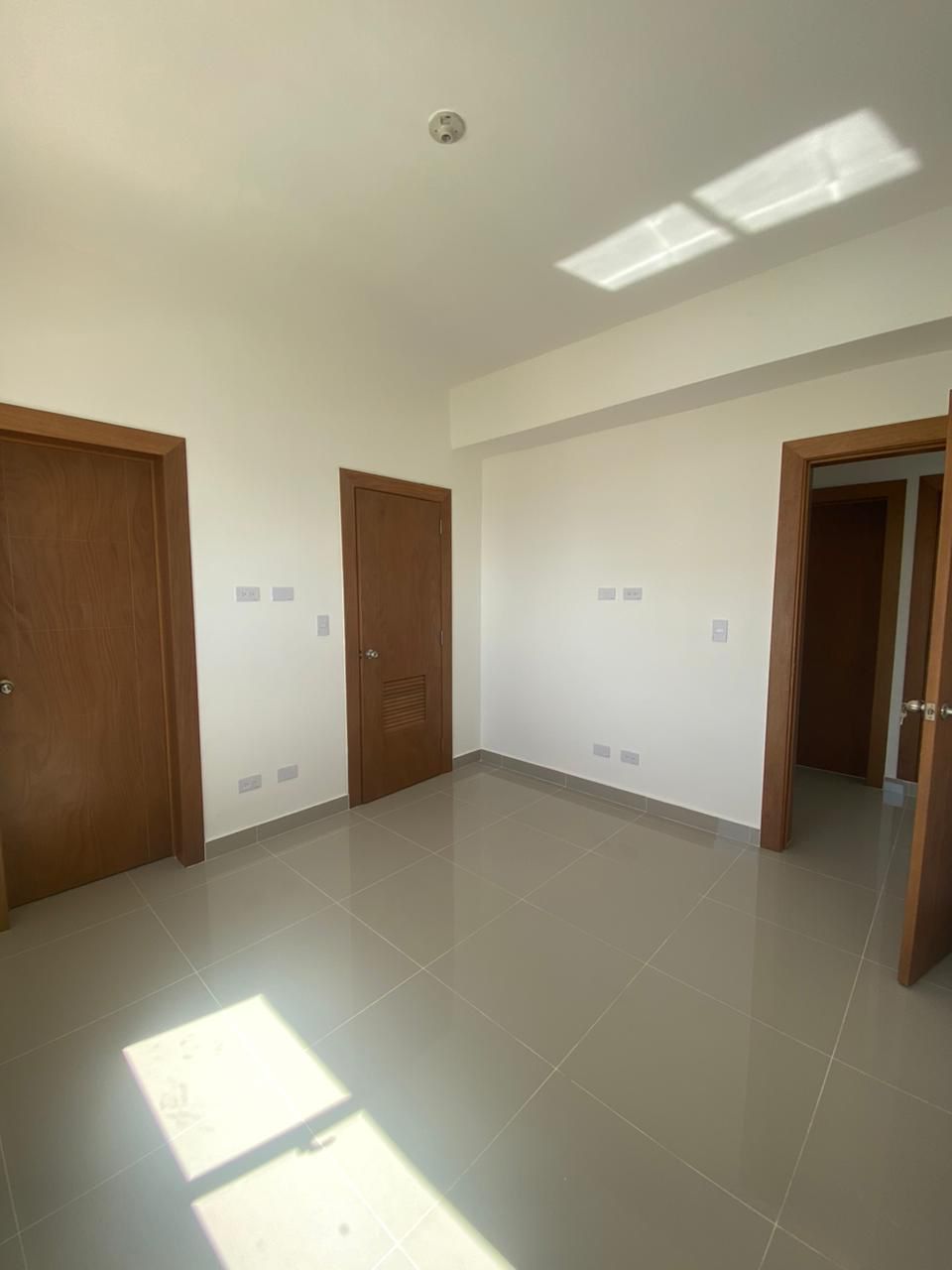 apartamentos - Vendo independencia cacique piso 5 dos hab 2.5 bañ 5