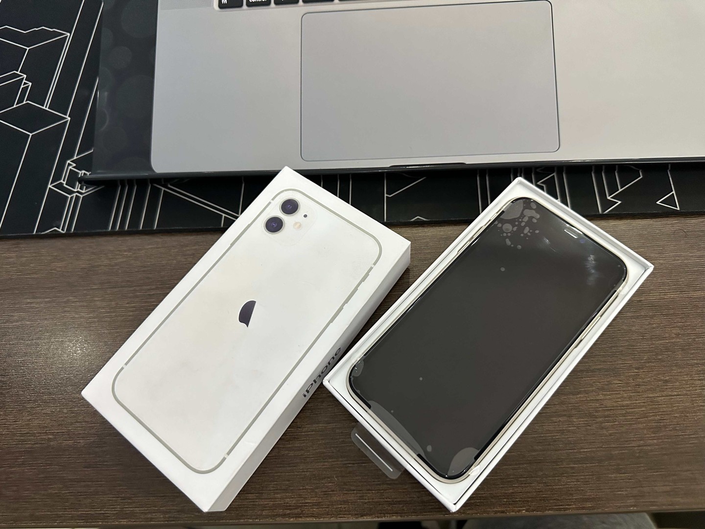 celulares y tabletas - Vendo iPhone 11 128GB Blanco Nuevo en Caja, Desbloqueado, Clean RD$ 23,500 NEG 1