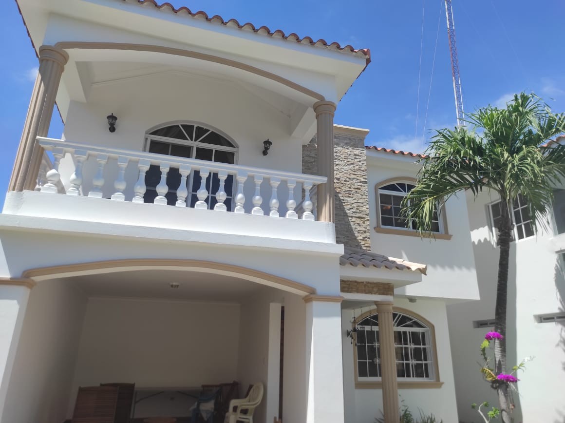 casas vacacionales y villas - VILLA EN JUAN DOLIO, RESIDENCIAL DE 6 VILLAS, A 500 MTS DE LA PLAYA, 237 MTS MAS 2