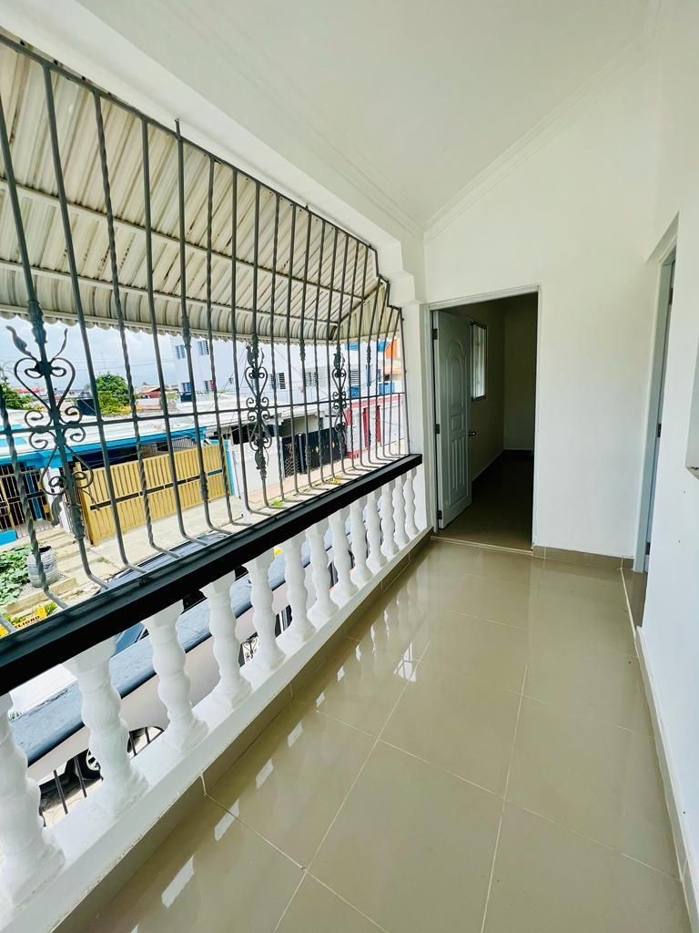 apartamentos - VENDO DE OPORTUNIDAD  RESIDENCIA DE 2 NIVELES PRÓXIMA A LA AVE. CHARLES DE GAULL