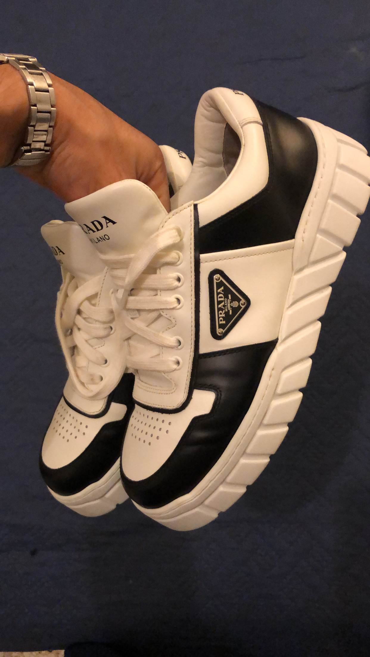 zapatos para hombre - PRADA Black and Withe Leather Sneakers