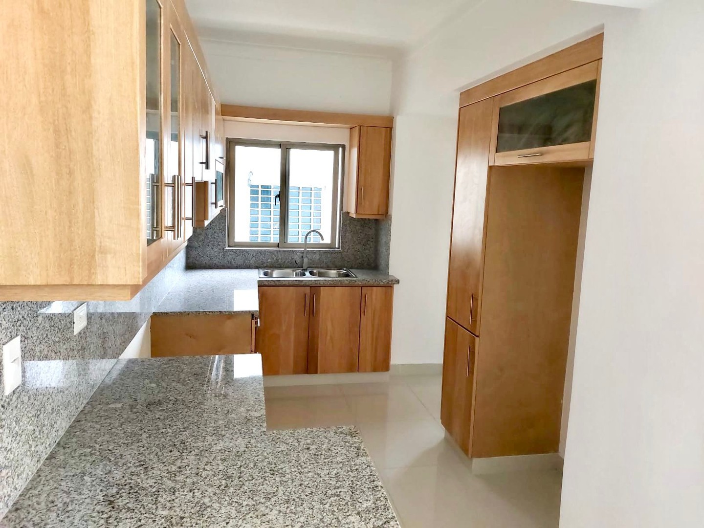 apartamentos - En venta segundo nivel con terraza nuevo y LISTO 2 habitaciones 2 parqueos 145M 3