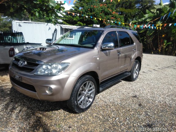 jeepetas y camionetas - Toyota fortuner 2006