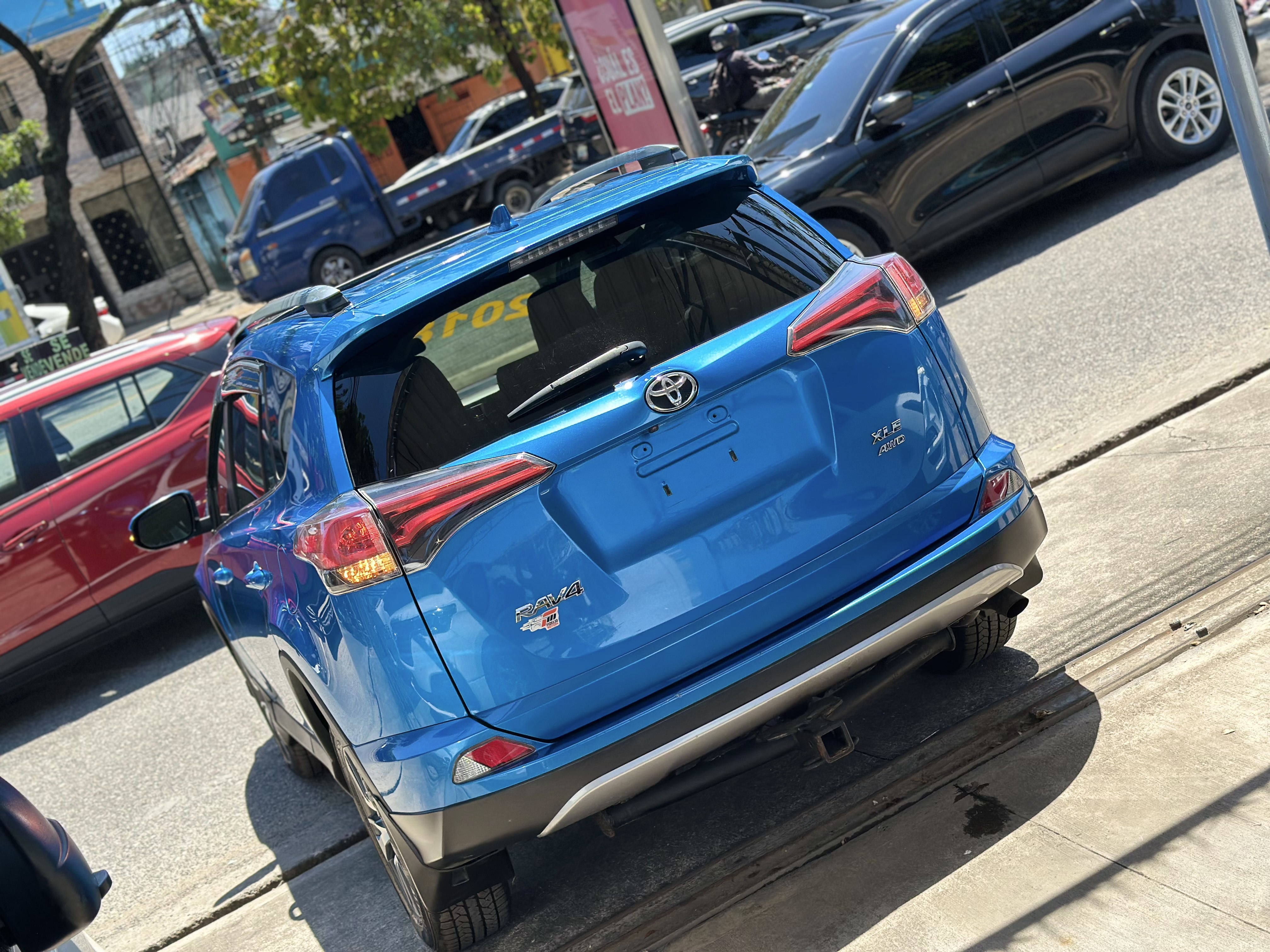 jeepetas y camionetas - 2018 Toyota RAV4 XLE AWD CLEAN CARFAX 2