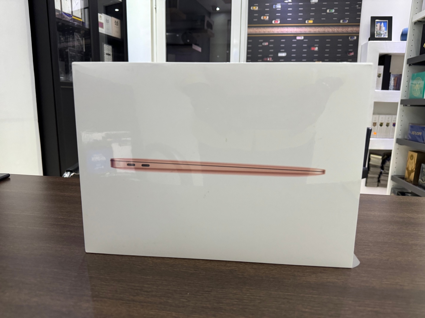 computadoras y laptops - MacBook Air 2020 M1 Apple chip / 256GB SSD / 8GB RAM Gold Sellado RD$ 45,000 NEG