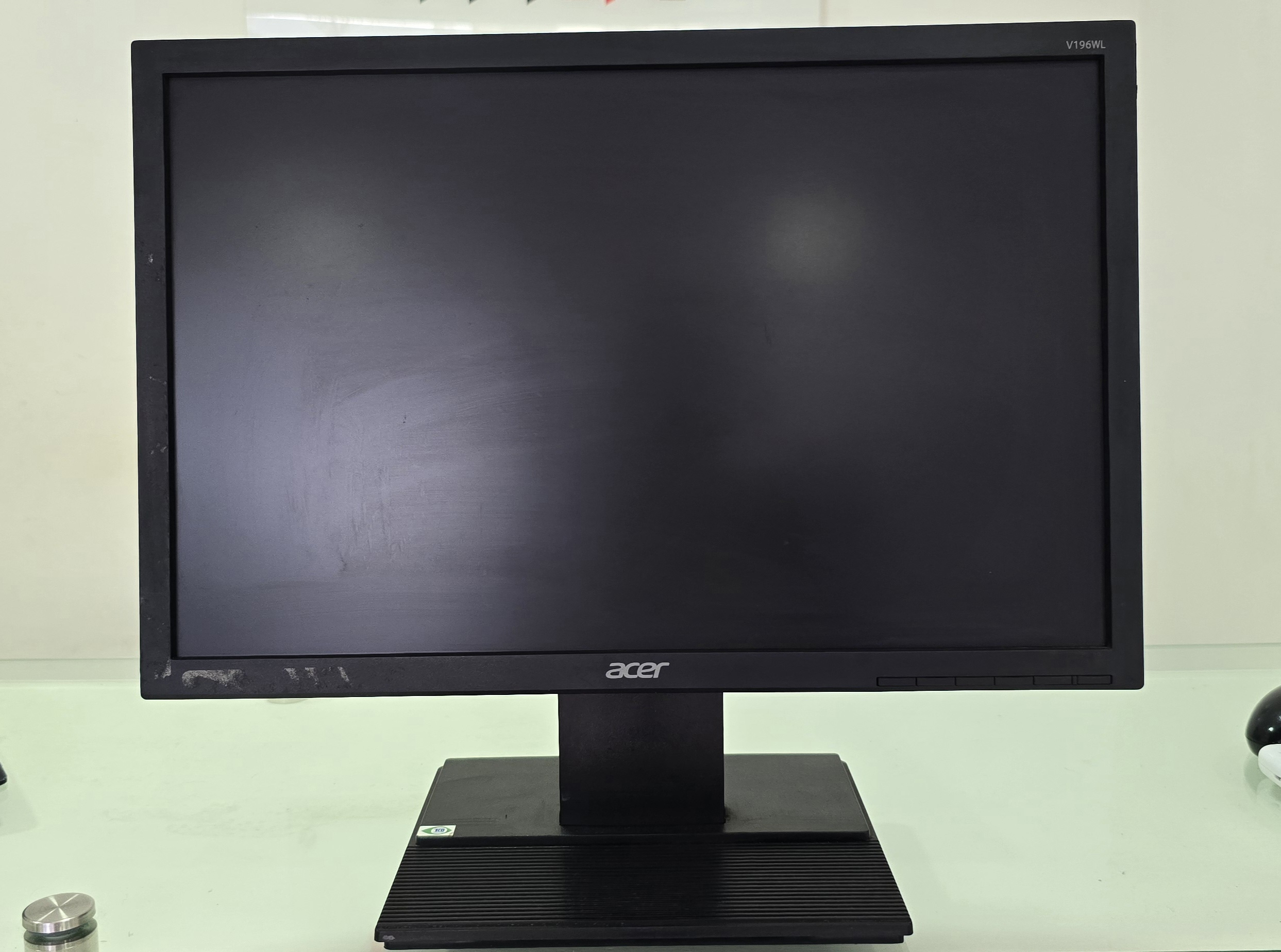 computadoras y laptops - Monitor Acer 19 Pulg full 1080 trae hdmi 1