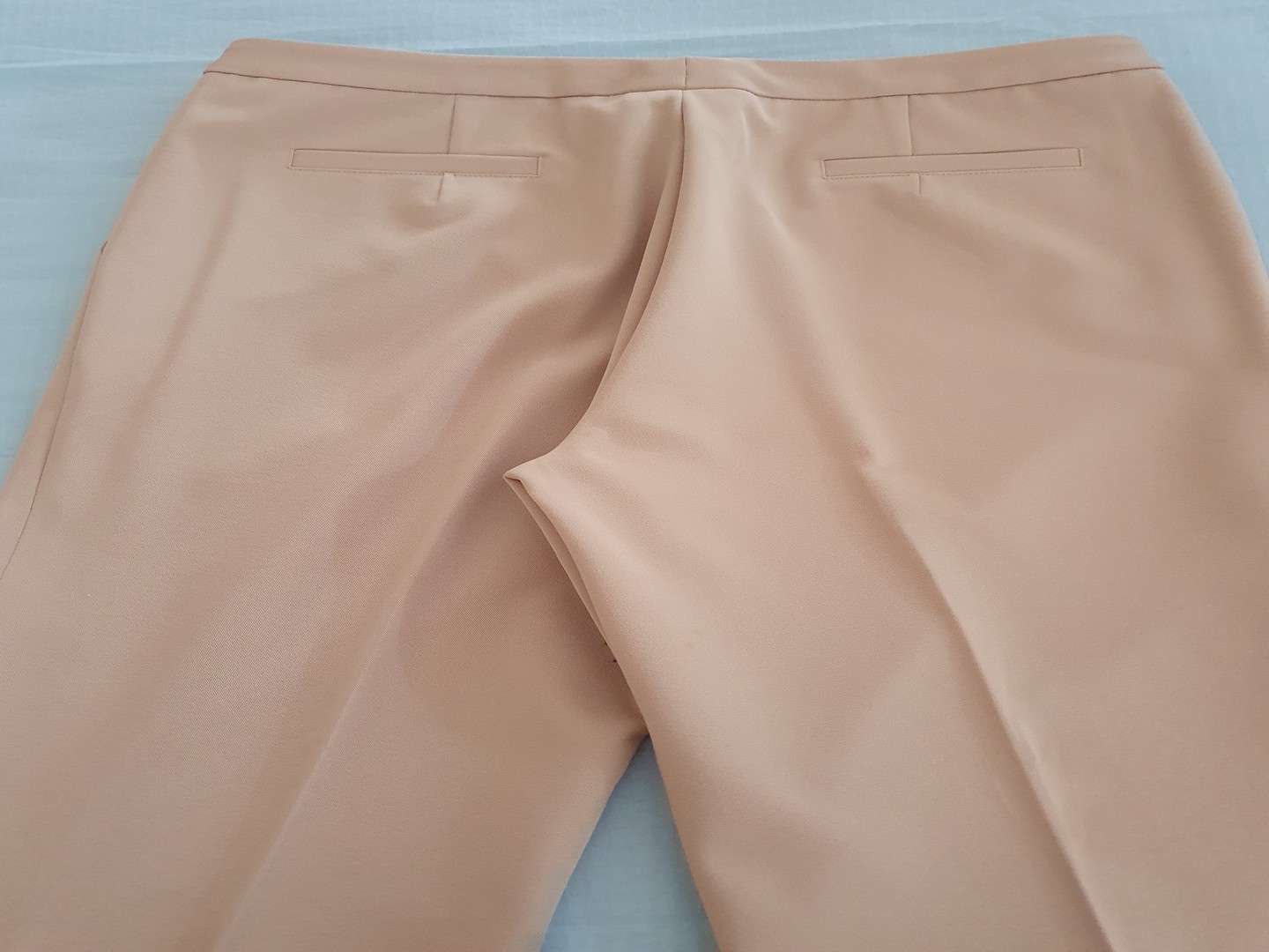 ropa para mujer - Elegante pantalón beige, estilo tradicional  3