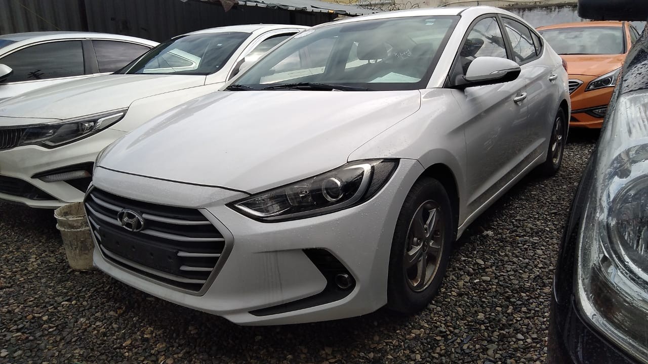 carros - HYUNDAI AVANTE 2018 BLANCODESDE: RD$730,100.00 4