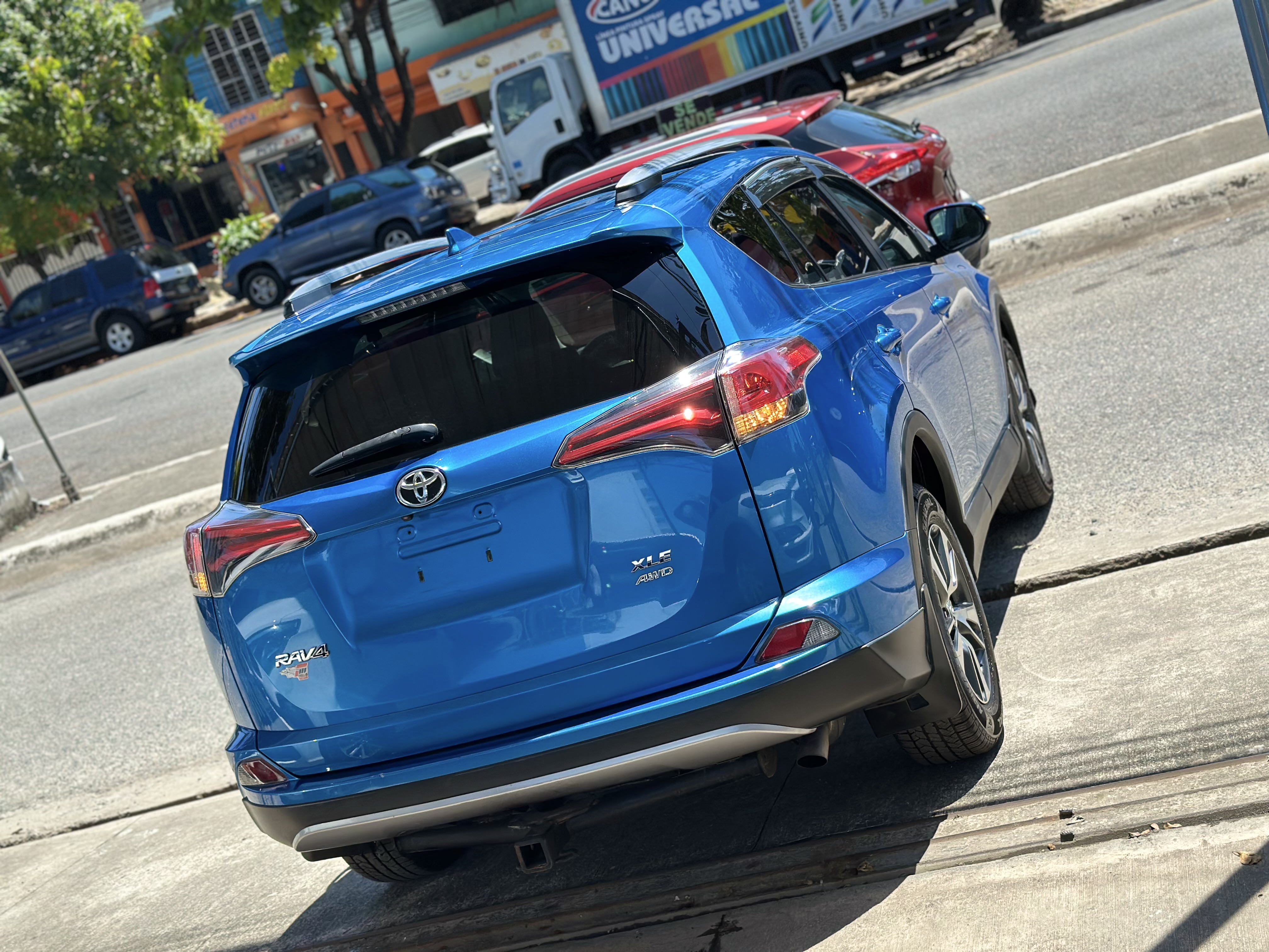 jeepetas y camionetas - 2018 Toyota RAV4 XLE AWD CLEAN CARFAX 3