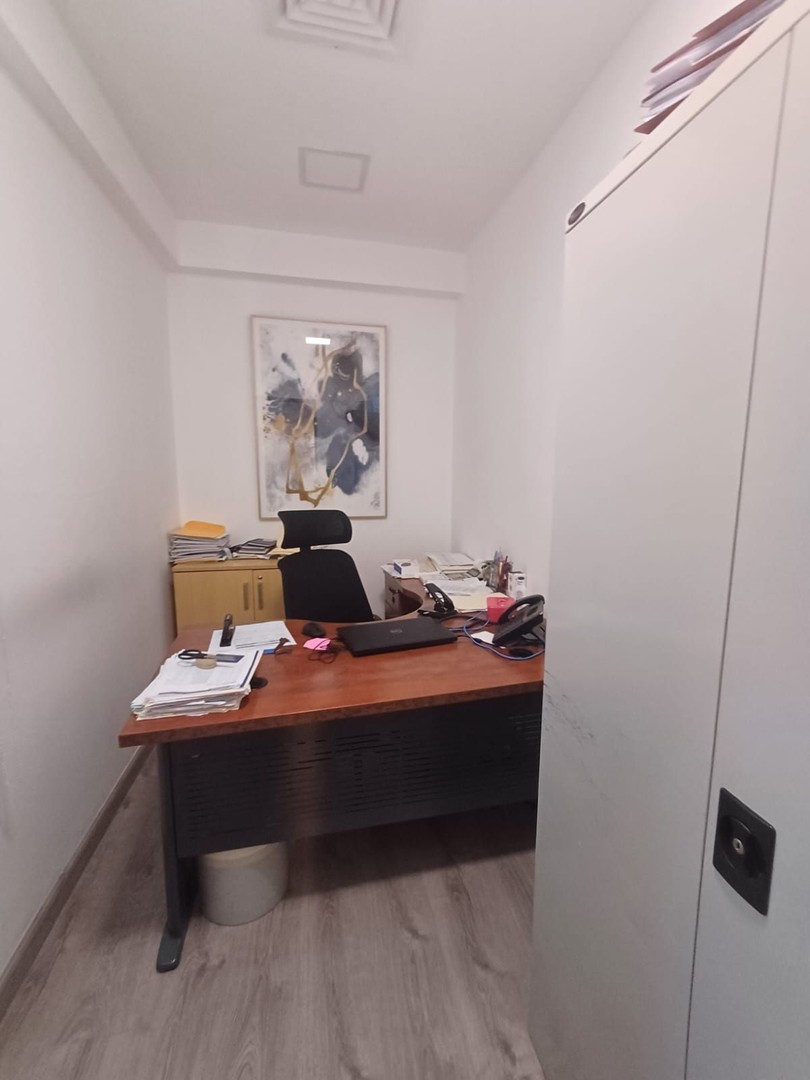 oficinas y locales comerciales - Serralles oficina de 120m2 3er piso 2 parqueos  4