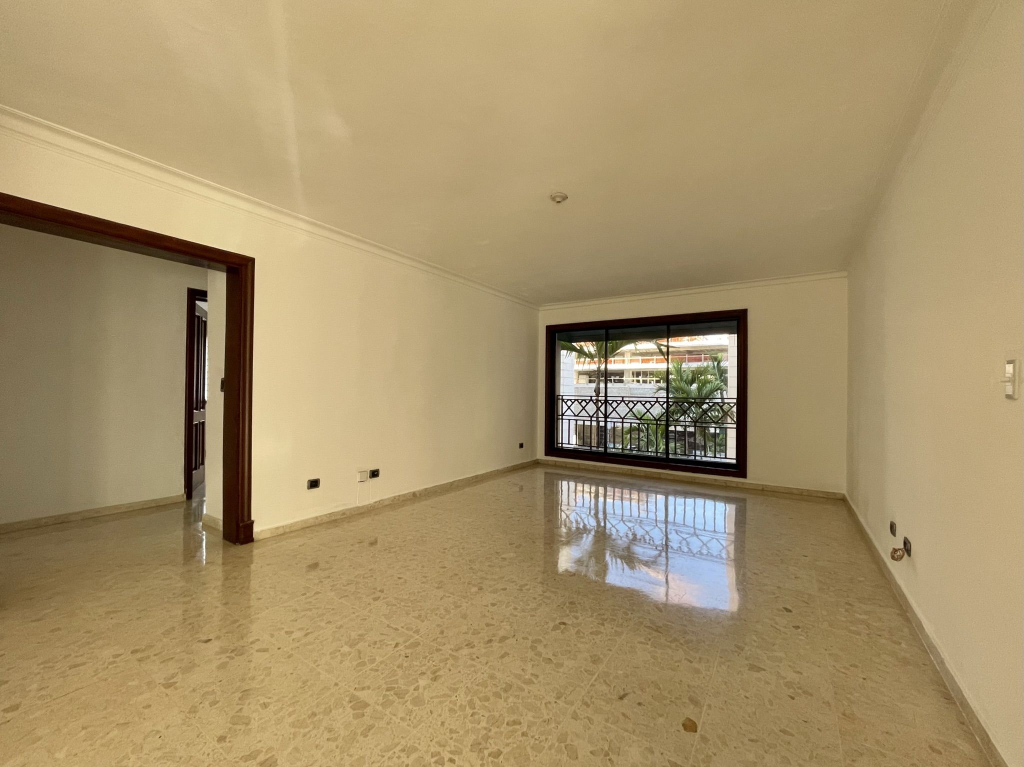 apartamentos - Alquiler Apartamento con Línea Blanca Detrás de BlueMall en Piantini 9