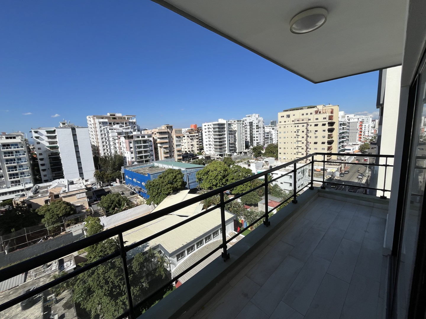 apartamentos - Evaristo Morales 3 habitaciones 3.5 banos 2 parqueos balcon 8