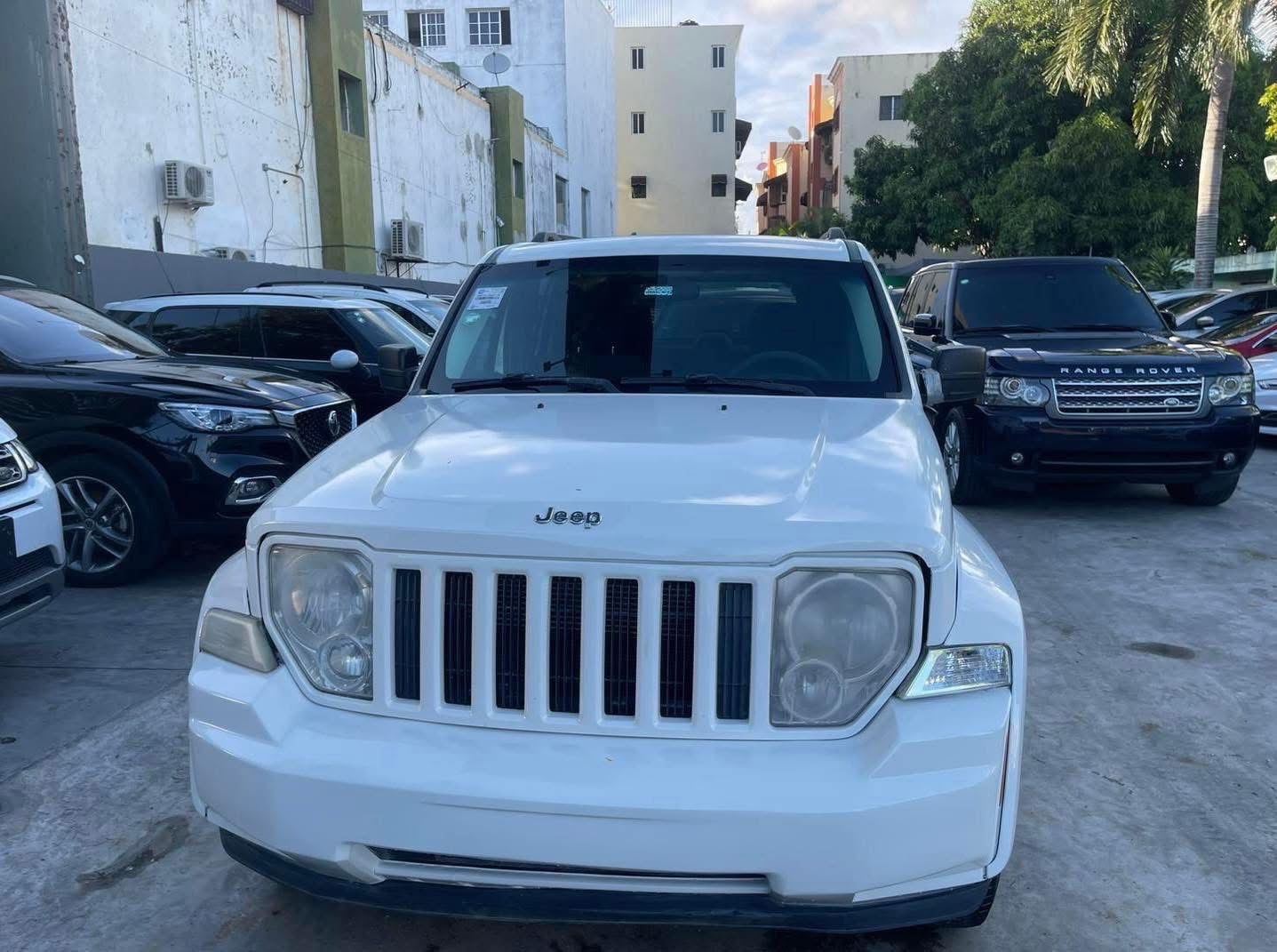 jeepetas y camionetas - JEEP LIBERTY 2010 0